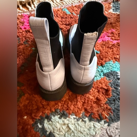 as is intentionally blank chelsea boot - Picture 3 of 7